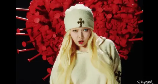 HyunA-Is-Mrs-Nail-In-Comeback-MV-openingPicture.webp.webp