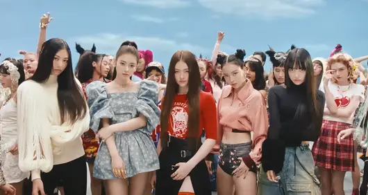 MEOVV-Put-Their-Hands-Up-In-Dance-Practice-openingPicture.webp.webp