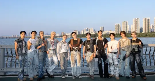 SEVENTEEN-Celebrates-10th-Anniversary-With-Free-Concert-For-Fans-At-The-Han-River-openingPicture.web_.webp