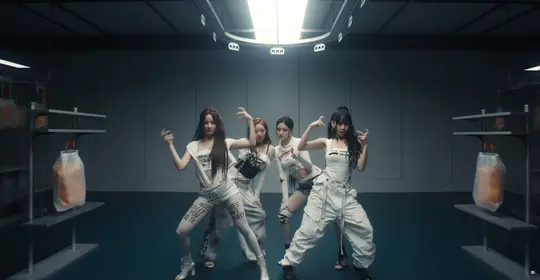 KISS-OF-LIFE-Makes-Summer-Comeback-With-Lips-Hips-Kiss-openingPicture.webp.webp