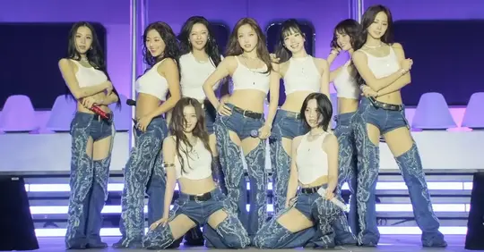 TWICE-Makes-History-as-First-Kpop-Girl-Group-to-Headline-Lollapalooza-Chicago-openingPicture1.webp.webp