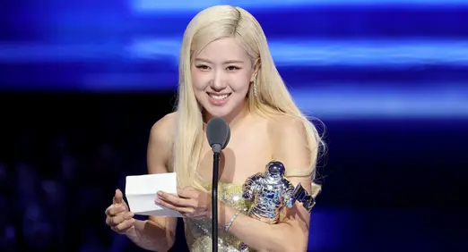 Rose-Makes-History-With-Song-of-the-Year-at-2025-MTV-VMAs-openingPicture.webp.webp